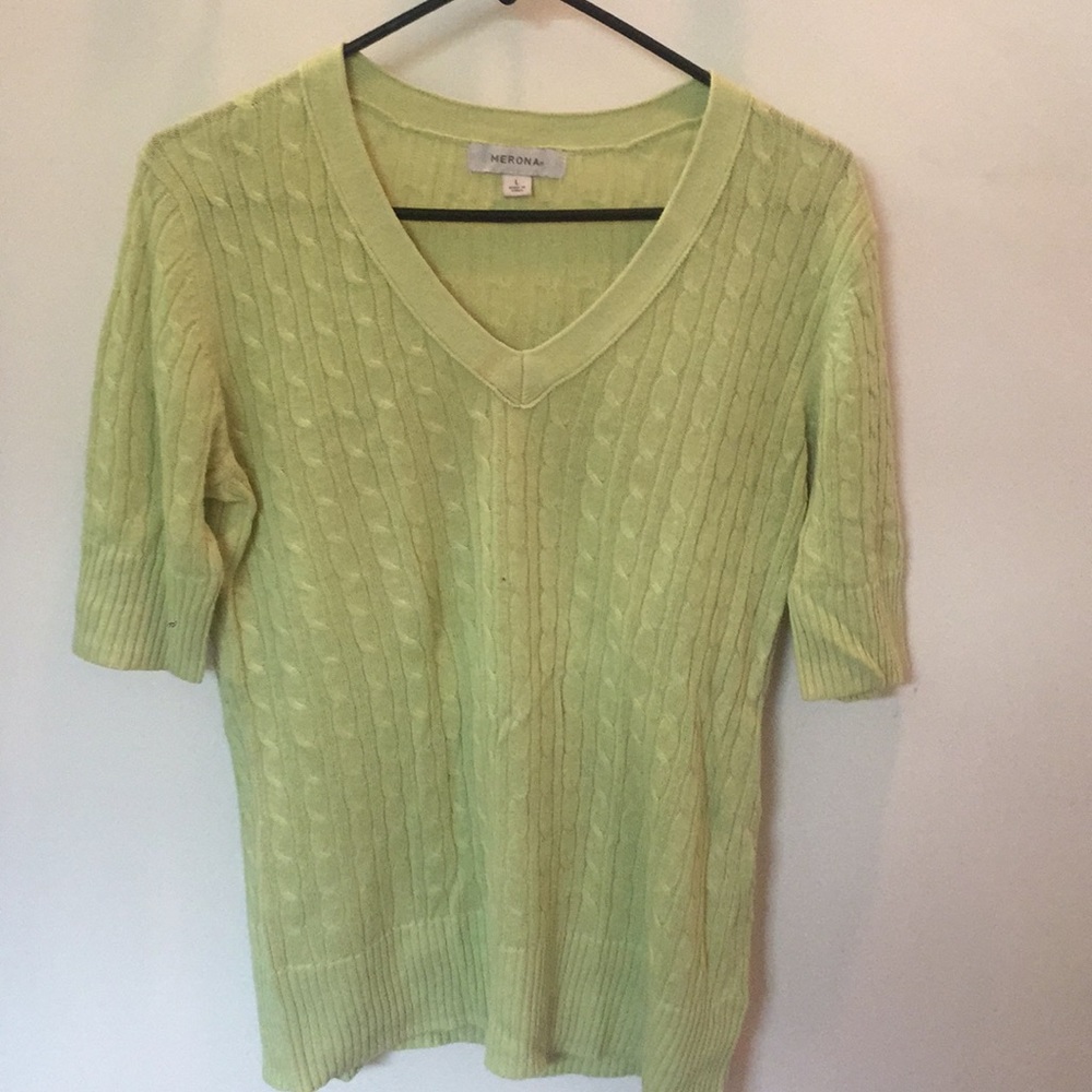 Mid sleeve green sweater